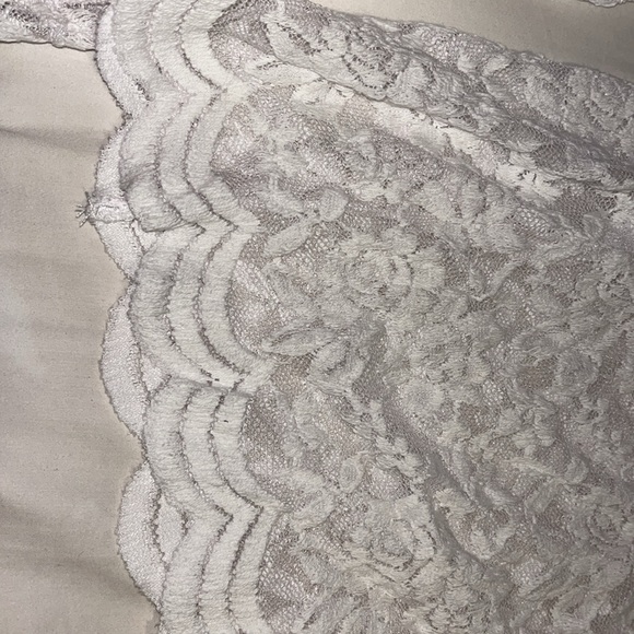 White long sleeve lace top frilly (L) - Picture 4 of 4